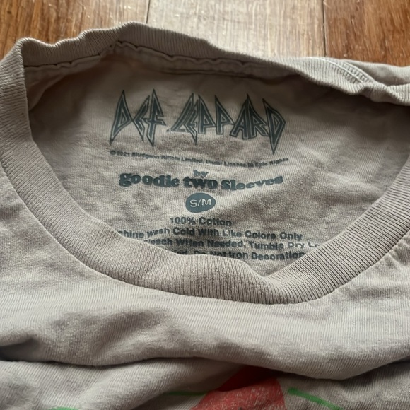 Graphic Vintage T-Shirt - Picture 3 of 3